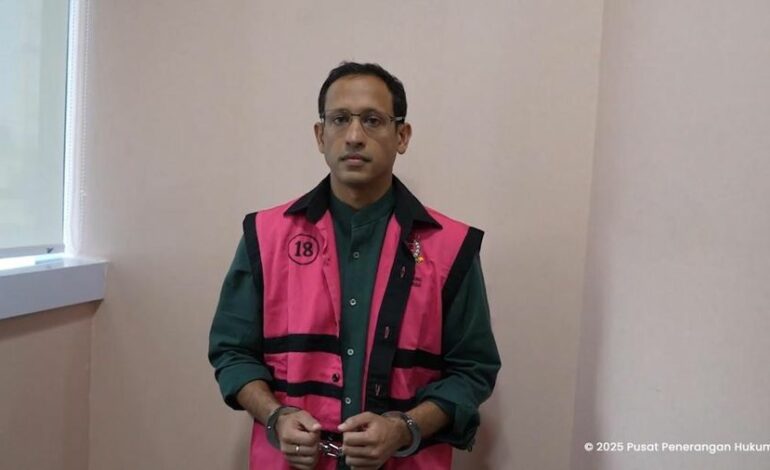 Hotman Paris Tantang Buktikan Ketidaksalahan Nadiem Makarim di Hadapan Presiden Prabowo