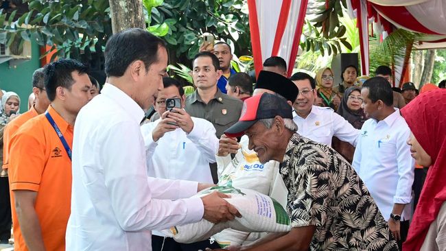 Jokowi Minta Rakyat Dorong Prabowo Lanjutkan Bansos Beras