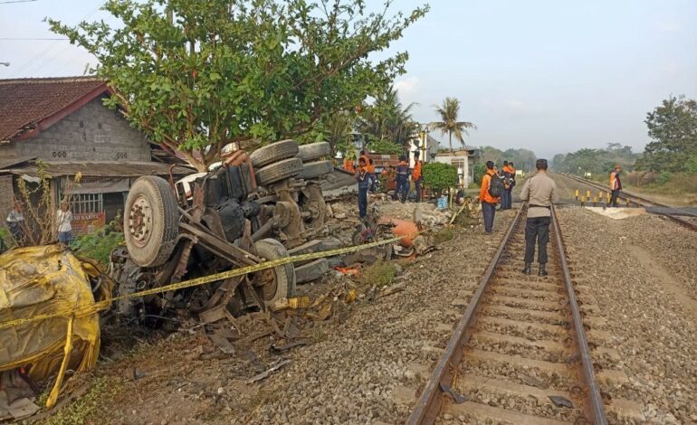 KA Taksaka Tabrak Truk di Bantul