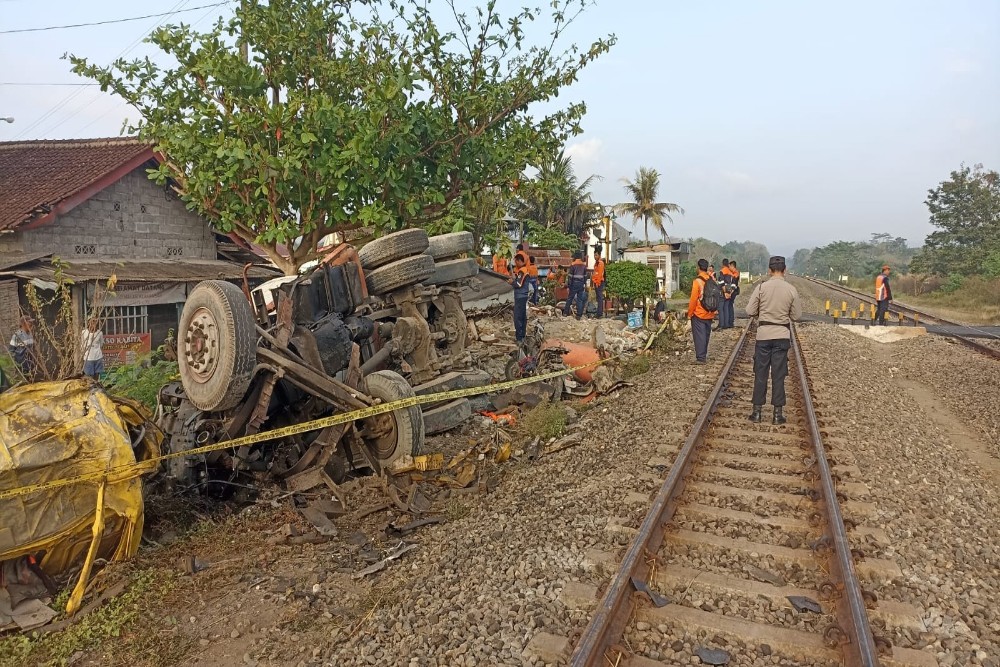 KA Taksaka Tabrak Truk di Bantul