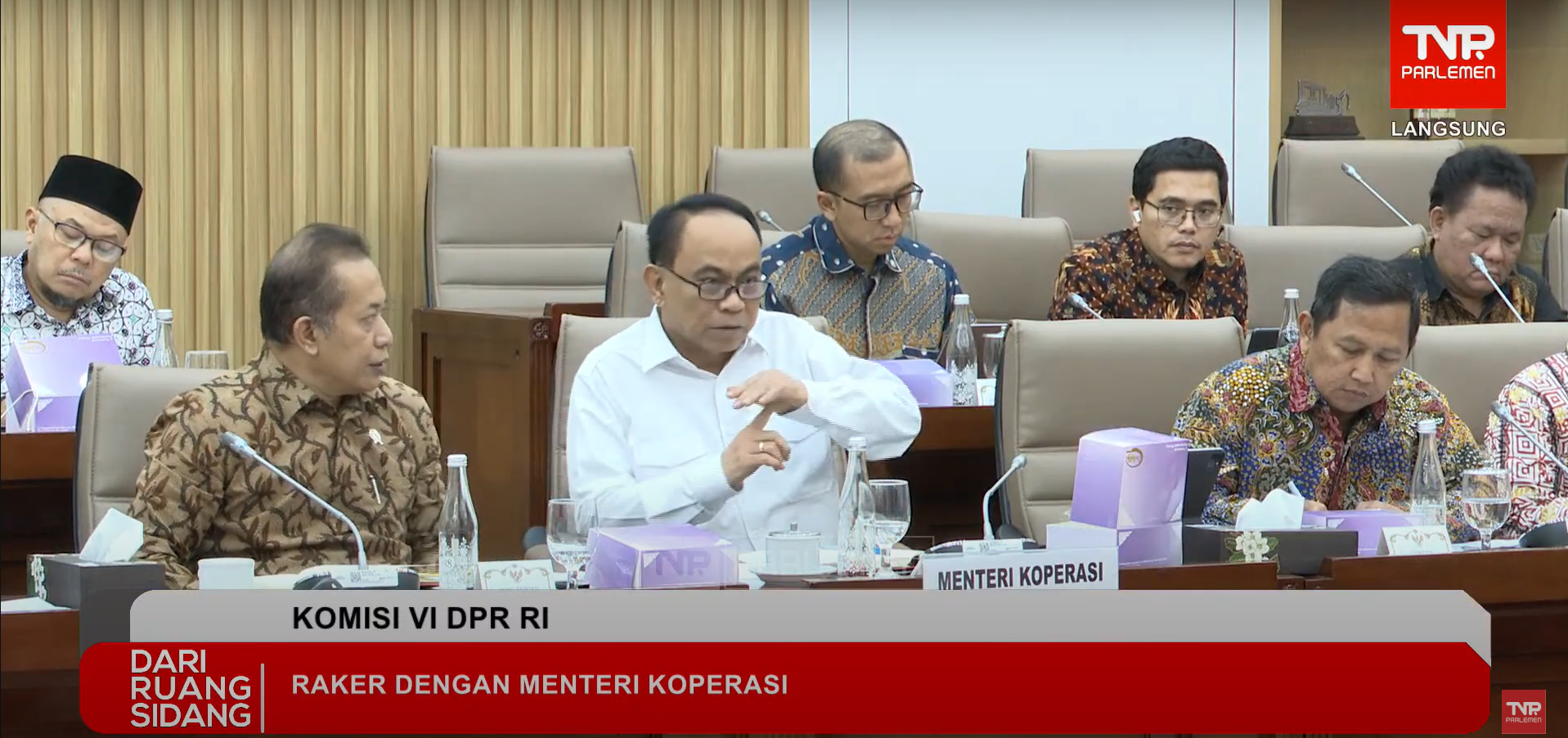 Budi Arie Tinggalkan Rapat Bersama DPR Saat Dicecar Soal Judi Online