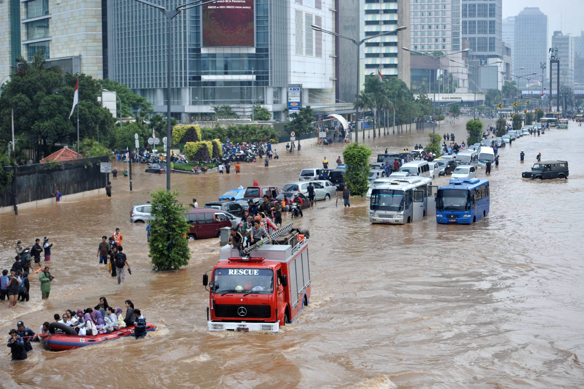 Pemprov Jakarta Siapkan Kebijakan WFH Saat Banjir, Mitigasi Cuaca Ekstrem