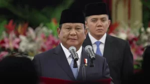 Natalius Pigai Sebut Kursi Cawapres Prabowo Sedang Diperebutkan Parpol