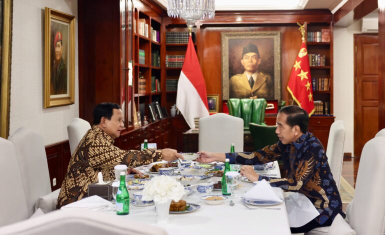 Jokowi Temui Prabowo Usai Dipecat PDI-P, Hensa: Silaturahim Sekaligus Cari Perlindungan Politik