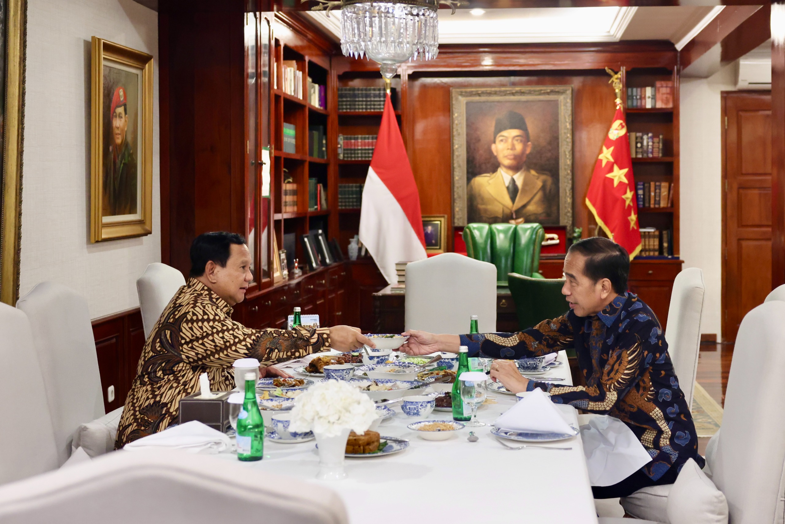 Jokowi Temui Prabowo Usai Dipecat PDI-P, Hensa: Silaturahim Sekaligus Cari Perlindungan Politik