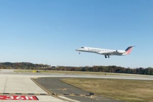 Pesawat American Airlines Tabrak Helikopter Black Hawk, Langsung Meledak