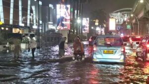 Banjir Kepung Jakarta di Hari Imlek