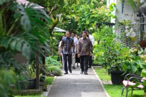 Ditemui Jokowi di Jogja, Sultan HB X: Enggak Bahas Politik