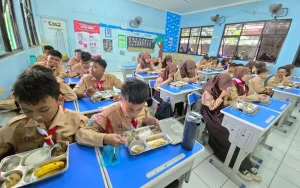 Lengkapi MBG, Pemprov Jakarta Bagikan Sarapan Gratis