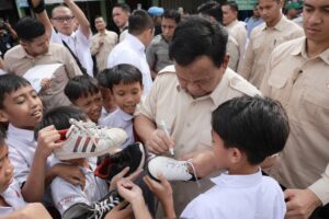 Sidak Lagi, Prabowo Cek Makan Bergizi Gratis di SDN 1 dan SDN 2 Bogor, Disambut Antusias Para Pelajar