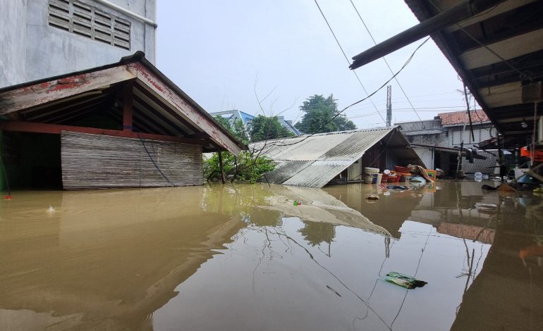 Banjir Kebon Baru, Seorang Balita Tewas Terseret Arus Ciliwung