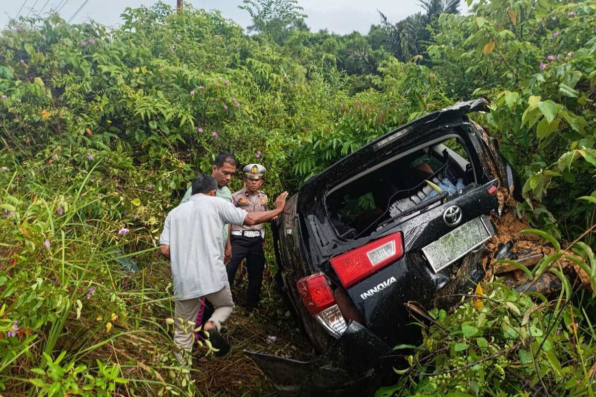 Mobil Kajari Aceh Jaya Mohammad Anggidigdo Mengalami Kecelakaan Tunggal