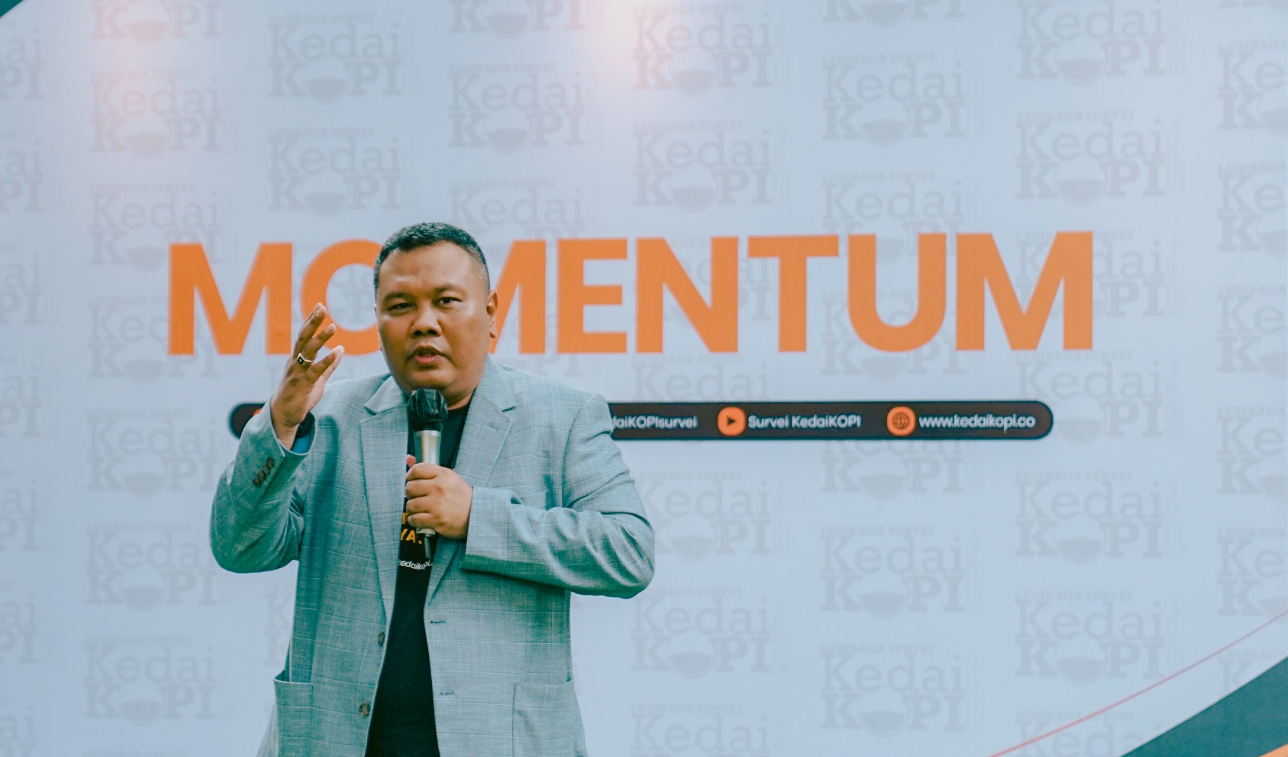 Kata Dr. Hendri Satrio Tentang Definisi Momentum Politik
