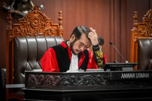 Hensa: Pemakzulan Gibran Bisa Bikin Anwar Usman Kecewa