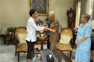 Gibran Silaturahmi ke Try Sutrisno, Antarkan Undangan HUT ke-80 RI