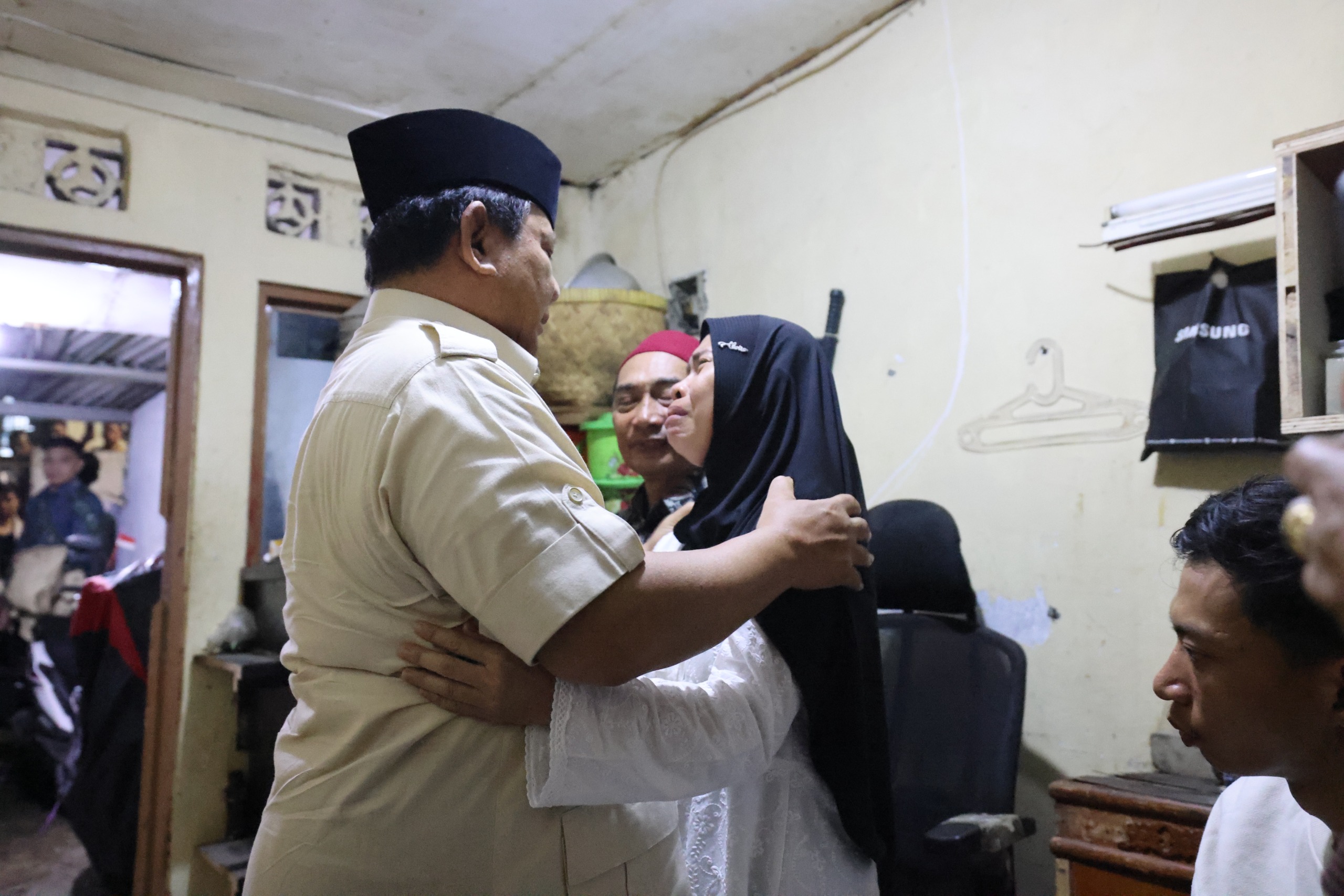 Kala Tangis Ibunda Affan Kurniawan Pecah di Pelukan Presiden Prabowo…