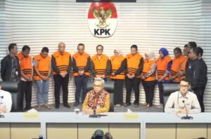 Pakai Rompi Oranye KPK, Wamenaker Noel Ditetapkan Sebagai Tersangka Kasus Dugaan Korupsi K3