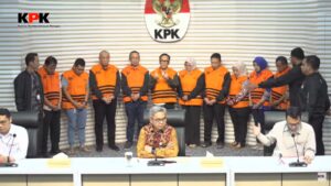 Noel Ebenezer Acungkan Jempol Saat Dimunculkan Sebagai Tersangka Dugaan Korupsi K3 oleh KPK