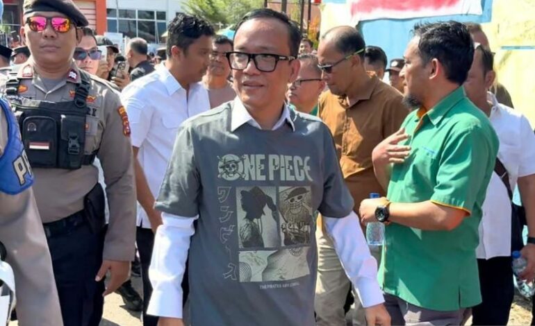 Wamenaker Noel Memakai Kaos One Piece, Buktikan Presiden Prabowo Tak Permasalahkan