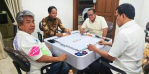 Fotonya Bermain Domino dengan Raja Juli dan Azis Wellang Viral, Karding Langsung Klarifikasi
