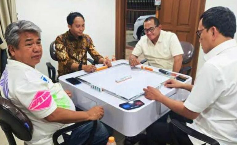 Fotonya Bermain Domino dengan Raja Juli dan Azis Wellang Viral, Karding Langsung Klarifikasi