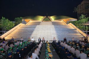 Kapolri dan Dasco Motivasi 320 Personel Pengamanan di Depan Gedung DPR/MPR RI