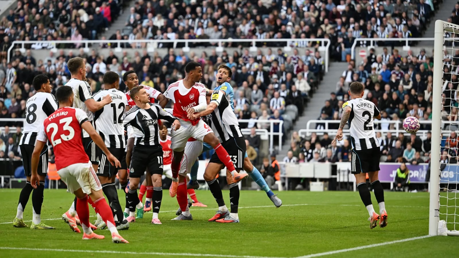 Arsenal Unggul 2-1 Atas Newcastle Dengan Set Piece Mematikan