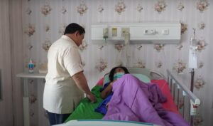 Kala Prabowo Jenguk Korban Unjuk Rasa Ricuh di RS Polri