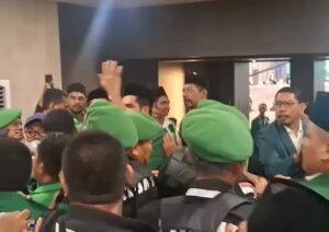 Muktamar X PPP Memanas: Kader Bentrok, Taj Yasin Bacakan Sholawat Asyghil