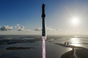 SpaceX Sukses Uji Terbang Starship Ke-11, Mendekati Misi Bulan