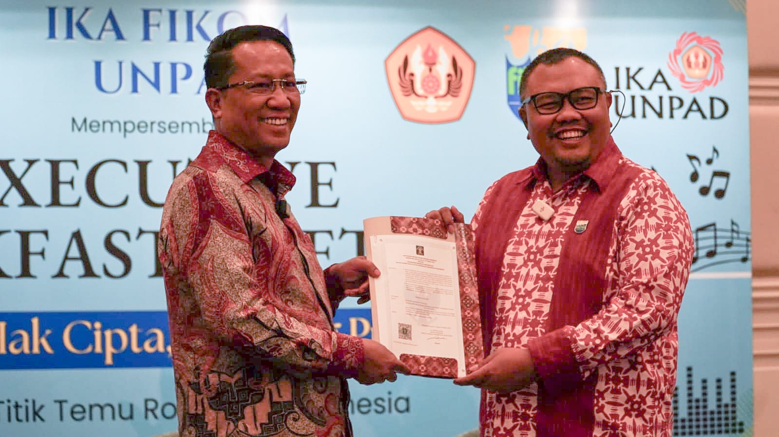 Ika Fikom Unpad Resmi Berbadan Hukum, Terima SK AHU dari Menkum Langsung!