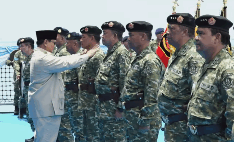 Presiden Prabowo Anugerahkan Pangkat Kehormatan kepada 11 Purnawirawan TNI