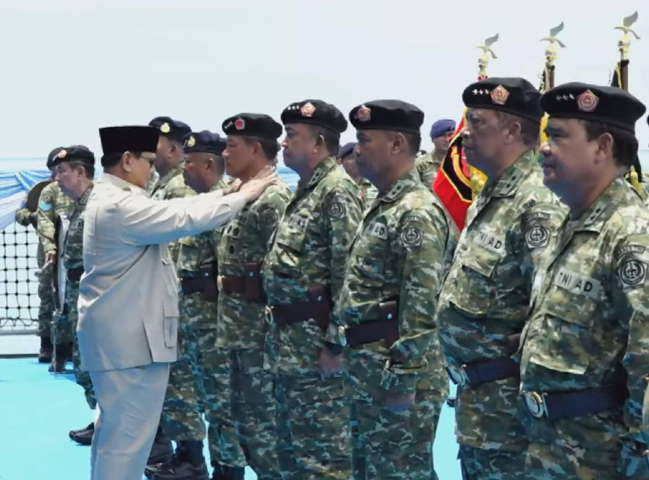 Presiden Prabowo Anugerahkan Pangkat Kehormatan kepada 11 Purnawirawan TNI