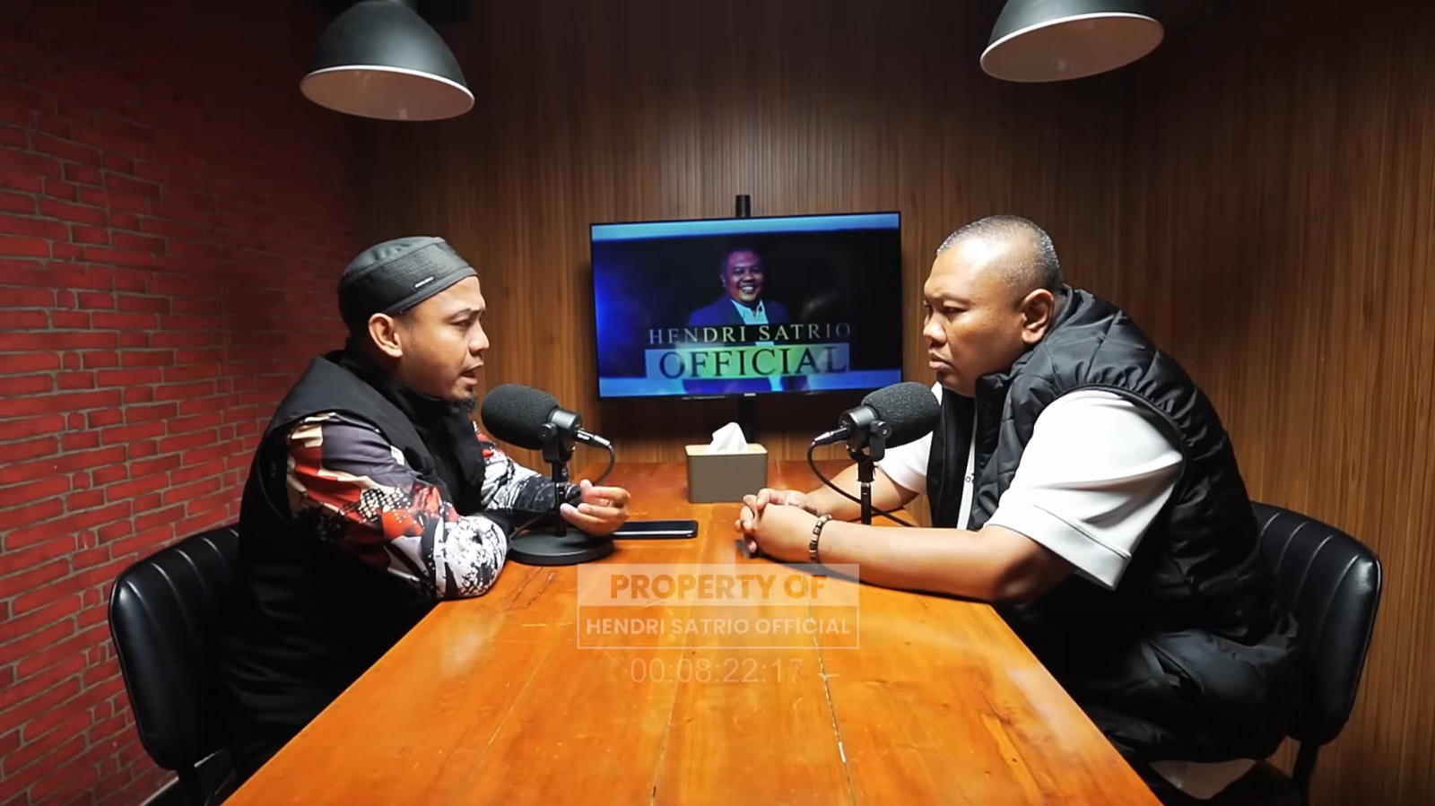 [VIDEO] Hendri Satrio Ungkap Ada Tiga “Hantu” yang Membayangi Pemerintahan Prabowo-Gibran