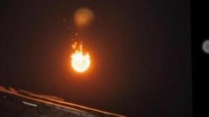 Meteor Besar Gegerkan Cirebon: Dentuman Keras dari Langit Dipastikan Jatuh di Laut Jawa