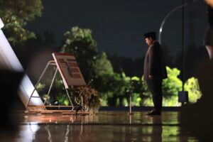 Prabowo Pimpin Renungan Suci di TMP Kalibata: Jangan Pernah Lupakan Jasa Para Pahlawan