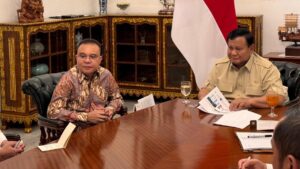 Prabowo-Dasco Bahas Stabilitas Politik dan Iklim Investasi dengan Para Menteri di Istana Merdeka