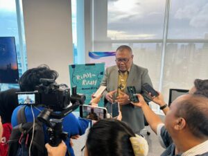 LUNCURKAN BUKU RIAH-RIUH KOMUNIKASI, HENDRI SATRIO SOROTI PRAKTIK KOMUNIKASI PEJABAT PUBLIK