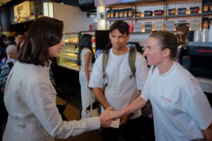 Pantau Kesiapan Nataru di Bali, Menpar Widiyanti Pastikan Pelayanan Wisatawan