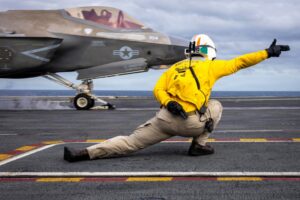 Jet F-35 Kapal Induk USS Abraham Lincoln Tembak Jatuh Drone Shahed Iran