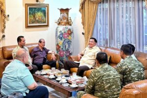 Sowan ke Widodo AS, Menhan Sjafrie Bahas Keteladanan dan Sejarah TNI