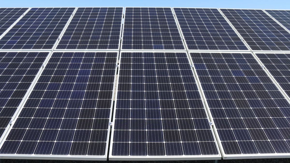 Efek Perang Iran, Inggris Wajibkan Panel Surya dan Pompa Panas di Semua Rumah Baru