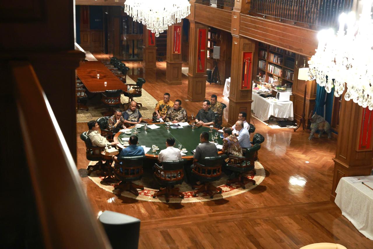 Prabowo Gelar Rapat Maraton di Hambalang, Bahas 10 Kampus STEM hingga Kesiapan Mudik