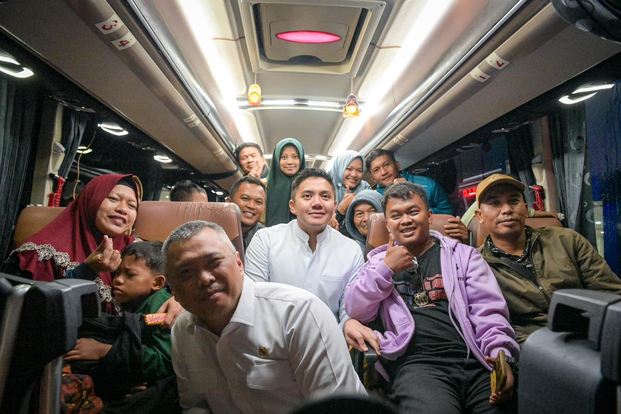 Seskab Teddy dan Menhub Cek Langsung Arus Balik Dini Hari