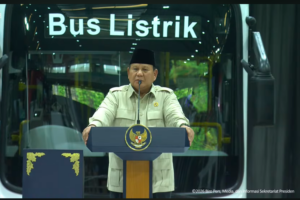 Prabowo Minta Mensesneg Catat Gubernur yang Tidak Beli Bus Listrik Buatan RI