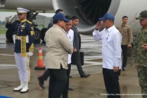 Prabowo Kembali ke Tanah Air Usai Safari ke Putin dan Macron, Disambut Gibran