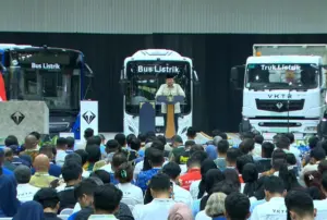 Prabowo Resmikan Pabrik Bus-Truk Listrik Milik Bakrie di Magelang