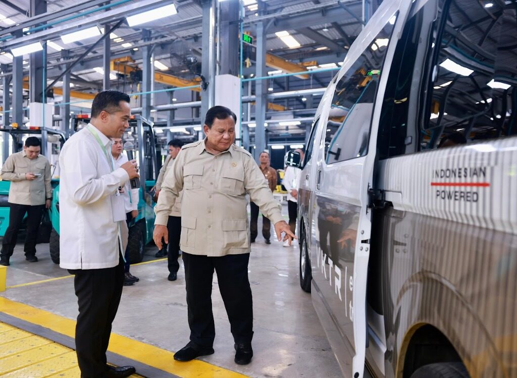 Prabowo Bidik Produksi Massal Sedan Listrik 2028
