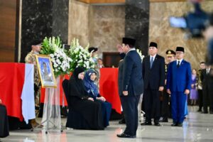 Ketika Prabowo Beri Penghormatan Terakhir untuk 3 Prajurit TNI yang Gugur di Lebanon…