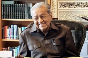 Mahathir Mohamad Tak Peduli Disebut Diktator oleh Anwar Ibrahim